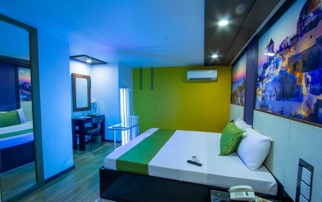 Eurotel Vivaldi Araneta Quezon City Buitenkant foto