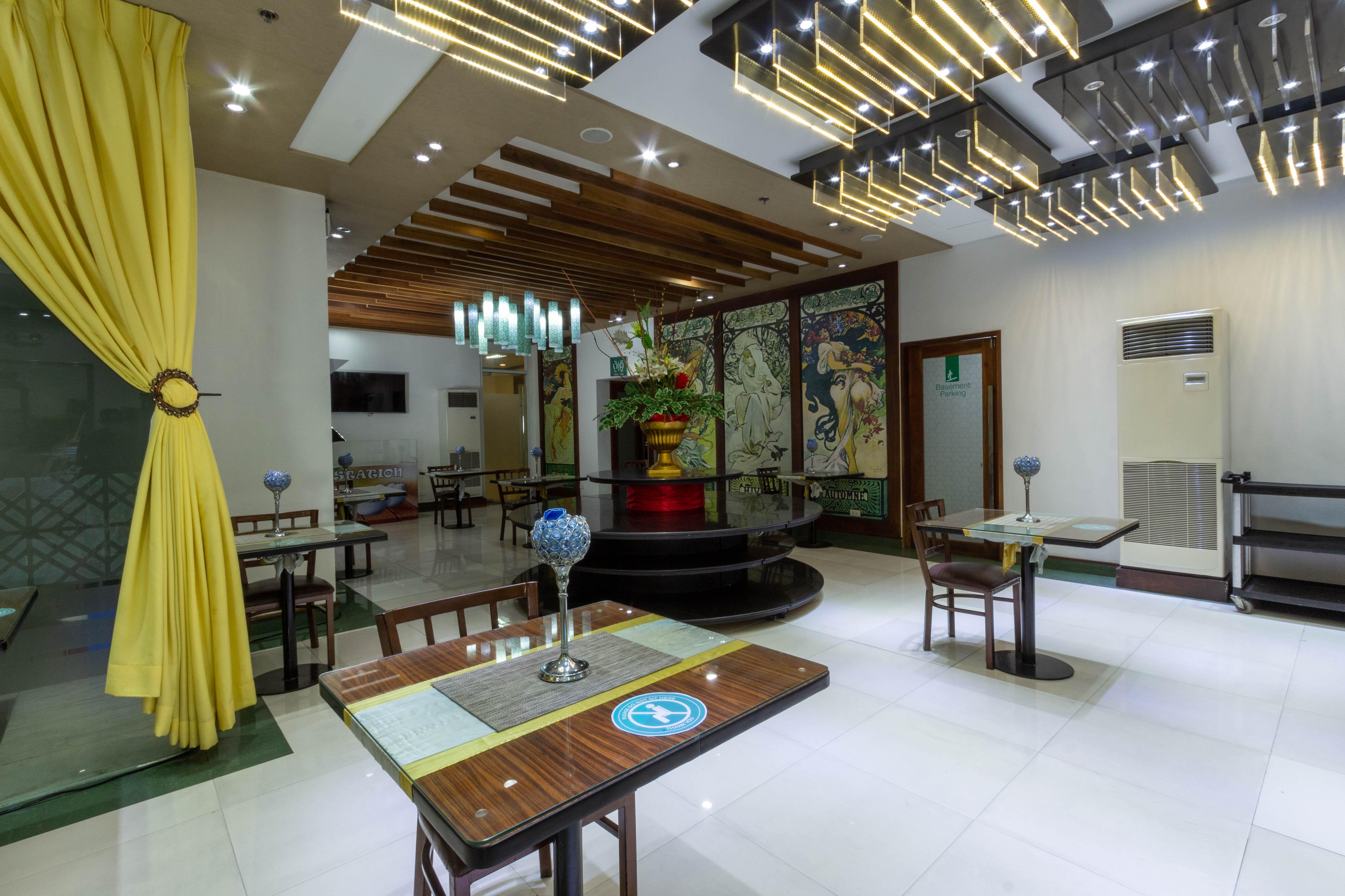 Eurotel Vivaldi Araneta Quezon City Buitenkant foto