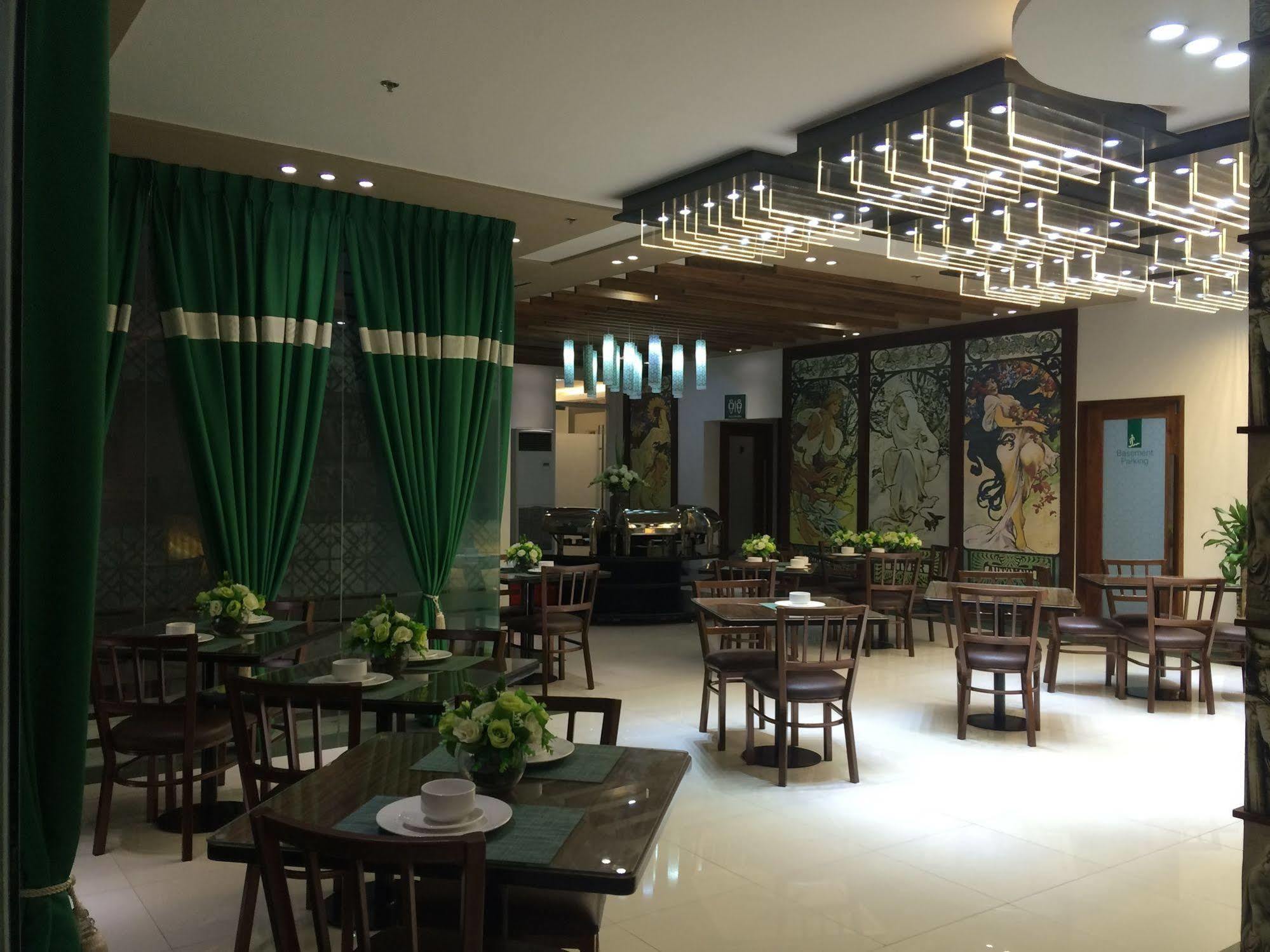 Eurotel Vivaldi Araneta Quezon City Buitenkant foto