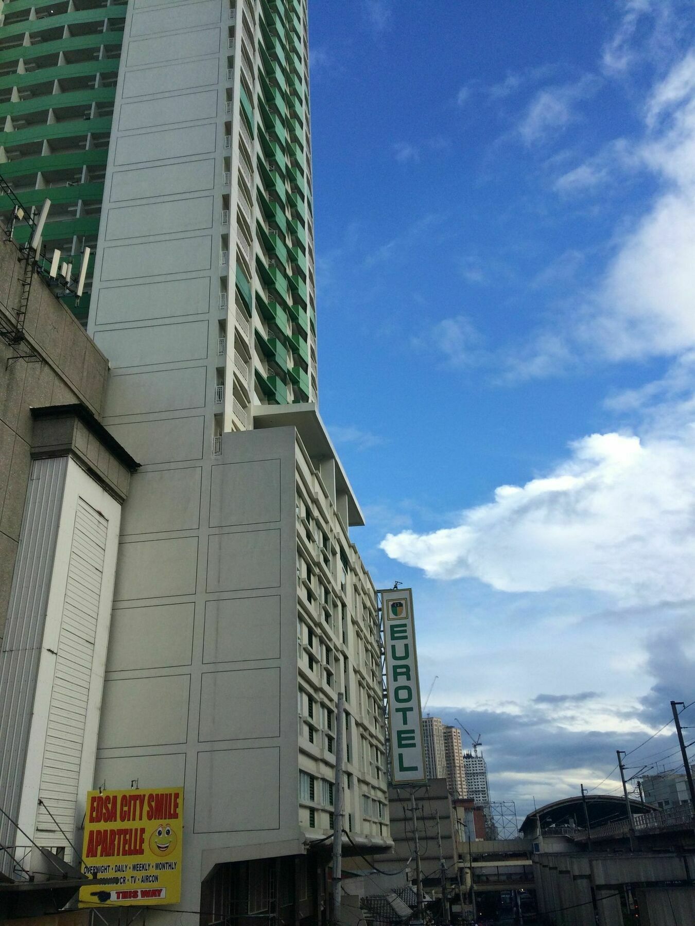 Eurotel Vivaldi Araneta Quezon City Buitenkant foto